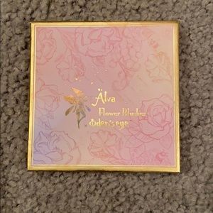 Oden’s eye Alva flower blusher
